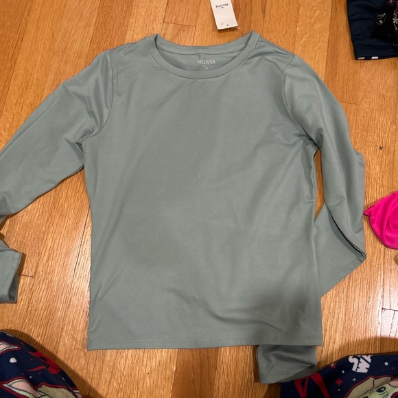 Green hollister long sleeve - Picture 1 of 2